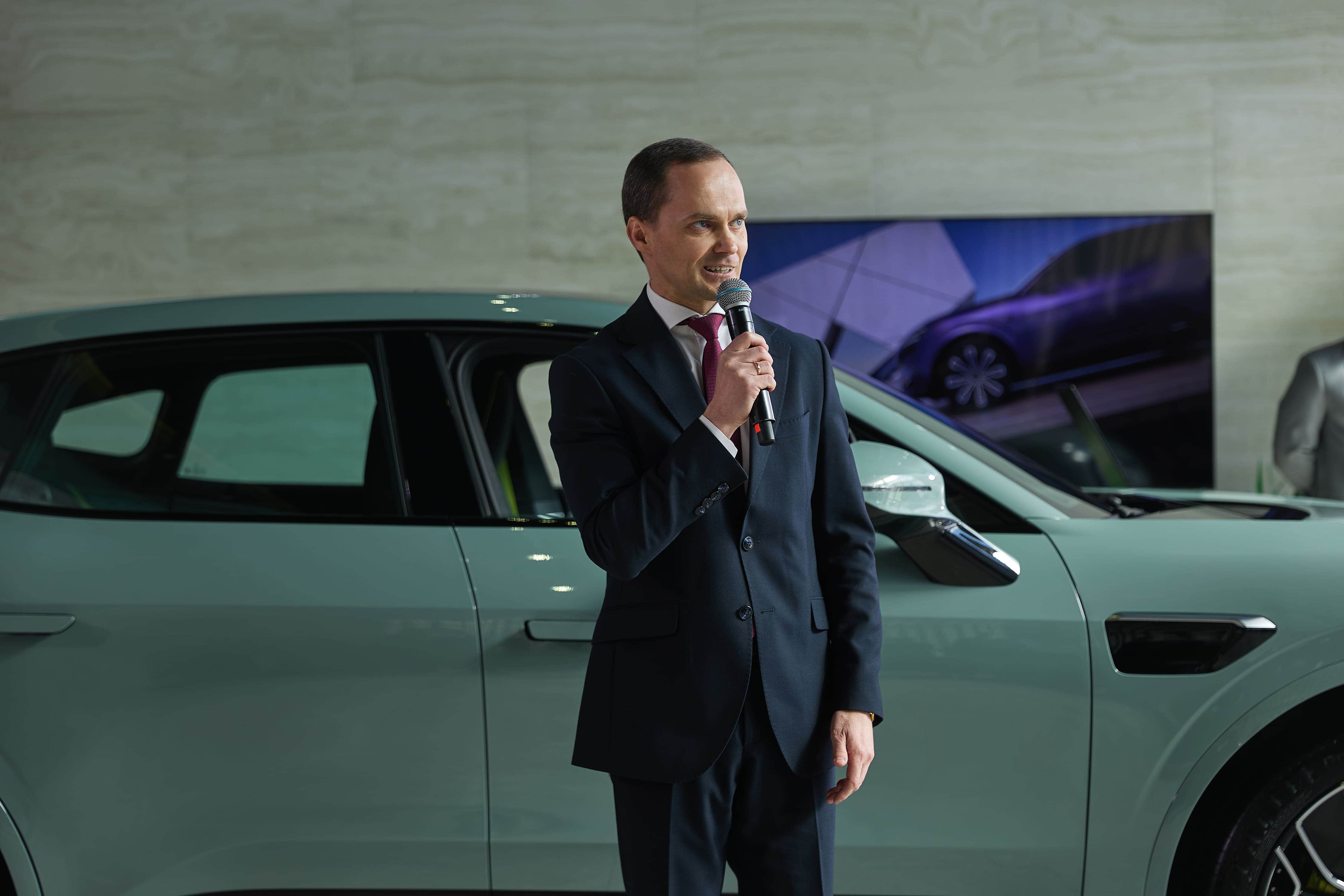 Антон Жиромский на открытии дилерского центра AVATR